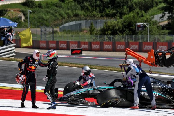 赢翻网配资 FIA：安东内利因追尾维斯塔潘，下周英国站正赛罚退3位起步