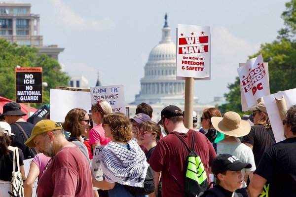 日昇配资 华盛顿特区爆发大规模游行示威，抗议美政府部署国民警卫队