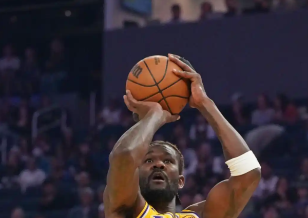 金橘策略 湖人今夏引援效果拉满！斯玛特+艾顿最佳拼图，拉拉维亚稳第六人